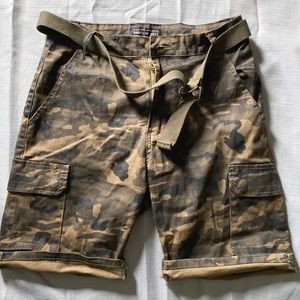 ✨Camo cargo shorts✨